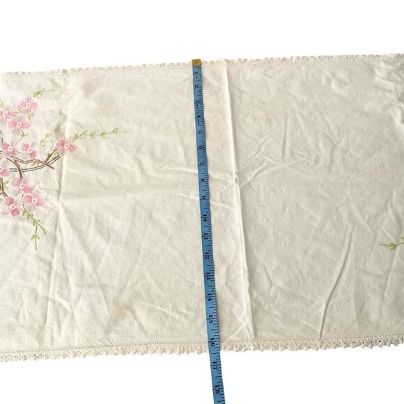 VTG Elegant Vintage Floral Embroidered Linen Table Runner, Dresser Scarf in OS - Picture 8 of 13